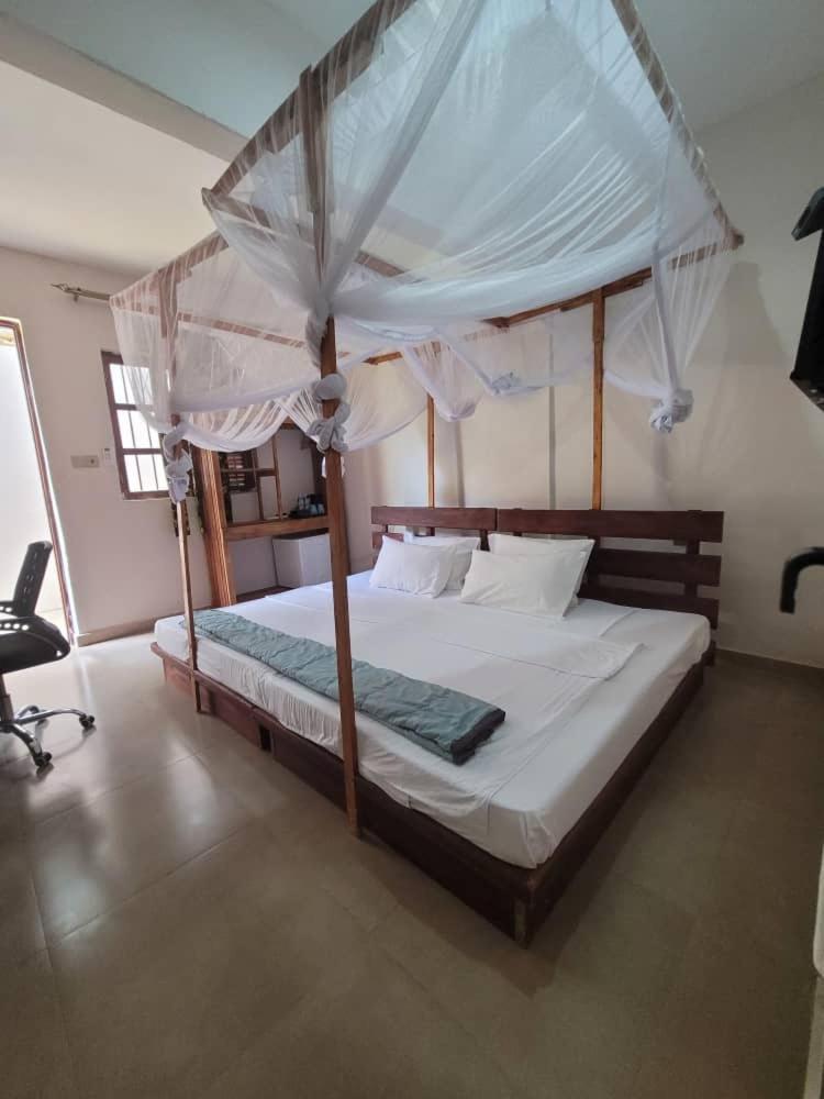 And Sunset Hotel 3*